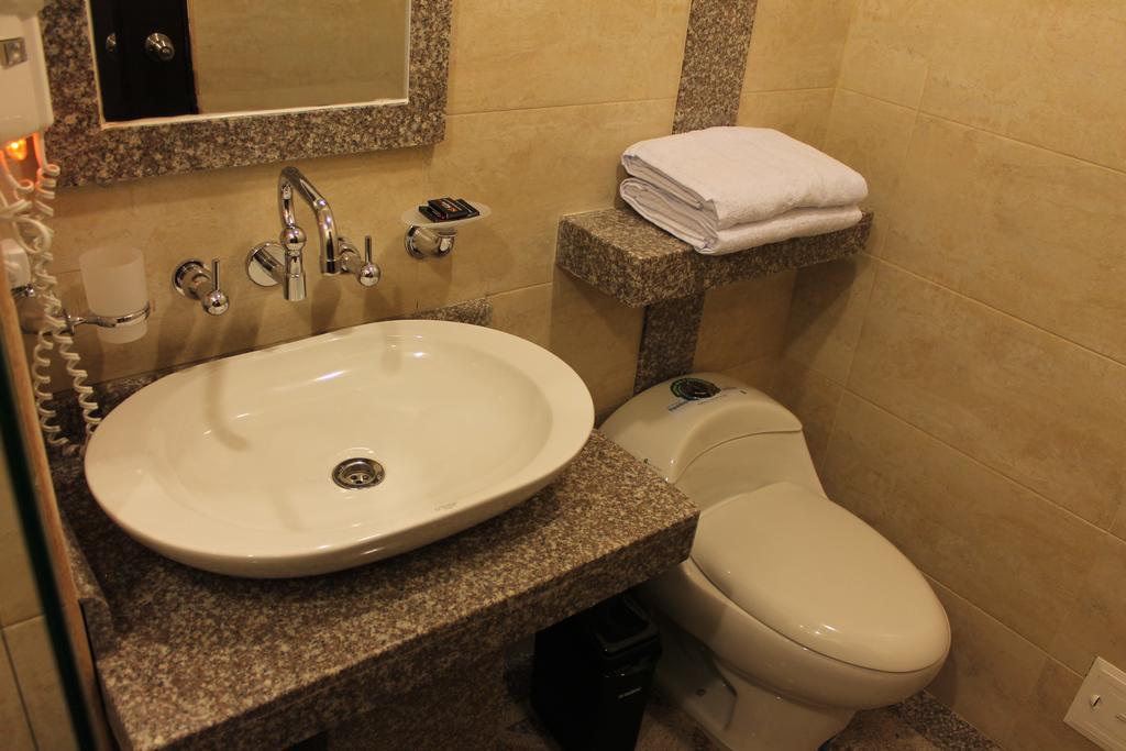 Hoteles Bogotá Inn Santa Bárbara Usaquén Ruang foto